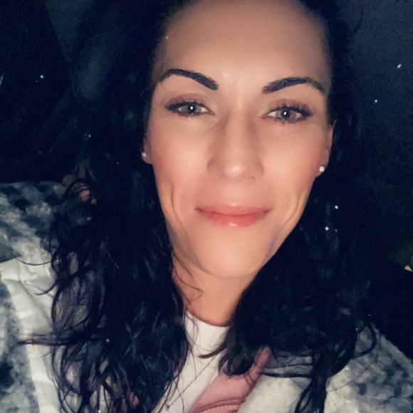 Meet your Posher, Ashlee - Picture 1 of 1